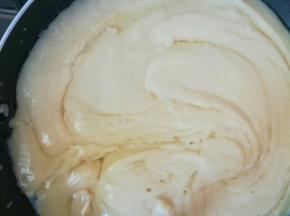 倒入打好的绿豆泥