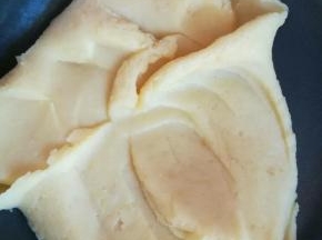 小火炒到成团就好了，关火晾凉备用