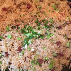 最后撒入葱花即可关火。