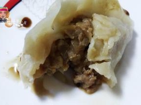 饺子出锅啦，看看汤汁是不很多哦！