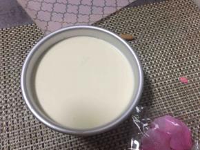 每放一层芝士糊，都要晃平再入冰箱