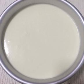 淡奶油倒入奶酪糊中混合均匀