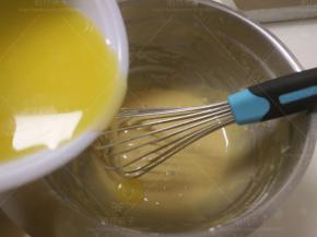 加入融化的黄油