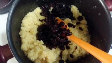 馅料：加入蔓越莓干拌匀；