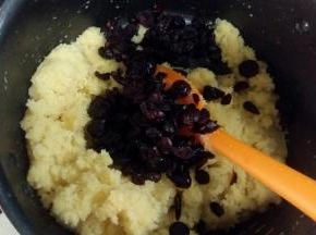 馅料：加入蔓越莓干拌匀；
