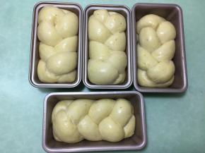 表面刷全蛋液。