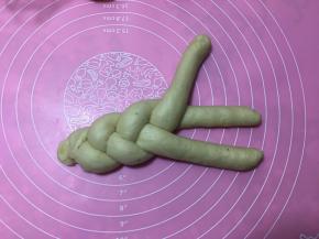 先从左侧开始编好一侧。