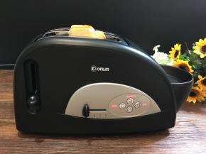 取两片吐司片放入多士炉面包槽中，选择烤面包/煮蛋模式，按下推动条，调色选择1档，多士炉开始工作。