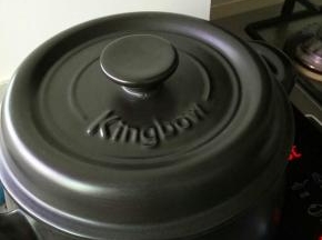 盖上盖子煮开，转中火炖