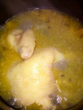 炖到筷子能轻轻扎透