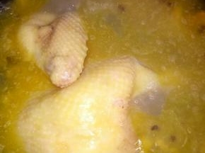 炖到筷子能轻轻扎透