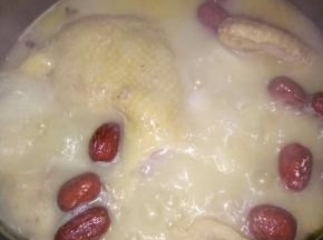 加入山药，中途再加入红枣