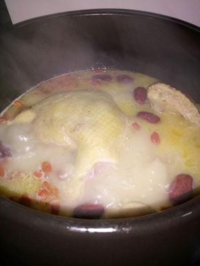 山药炖熟，加入枸杞炖几分钟