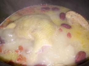 山药炖熟，加入枸杞炖几分钟