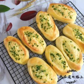 上色后记得盖锡纸。时间一到，就可以出炉咯，出炉以后放晾网上晾至手温后密封保存。