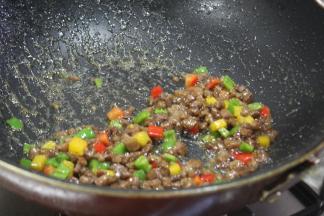 最后打薄芡倒入锅中收汁