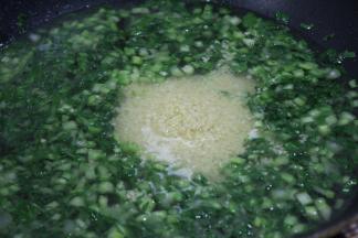 汤收到有点浓稠感，即可起锅装盘