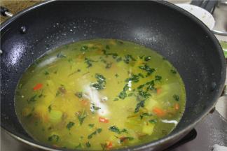 炒香之后加水煮开