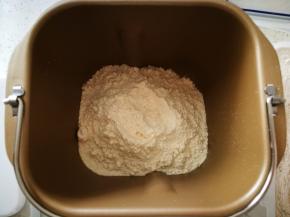 高粉称好装入面包桶