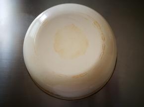 盖个大碗，在温暖处发酵，忽略碗上面被炉子火烧出的印子，擦不掉呀擦不掉！