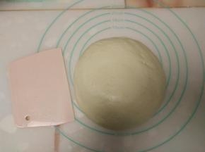 揉成光滑的面团。