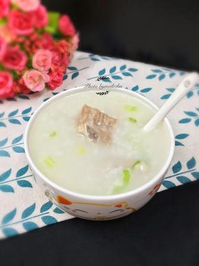 盛入碗中即可食用。