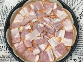 铺入培根。