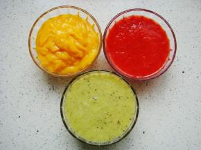 依次做好草莓，芒果，猕猴桃果泥。