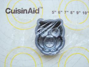 放入面团按压几下。