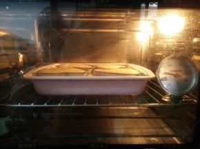 烤箱预热，烤盘放入下层，150度40分钟。