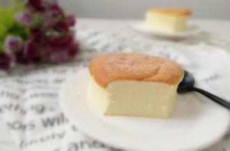 看看蛋糕的组织，细腻嫩滑。