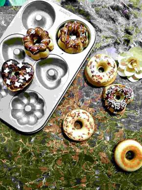 表面装饰一下。美美哒甜甜圈！