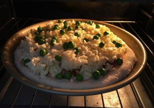 送入事先预热好的烤箱中层，上下火180度，25分钟，不喜欢太焦可以上色后加盖锡纸。