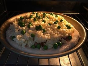 送入事先预热好的烤箱中层，上下火180度，25分钟，不喜欢太焦可以上色后加盖锡纸。