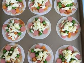 撒上马苏里拉。