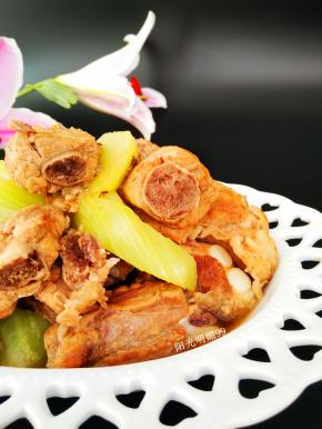 莴笋口感脆嫩。