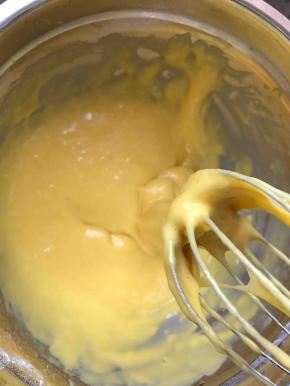  搅拌至细腻的蛋糊。