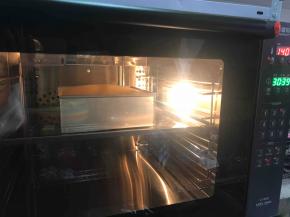 期间不能开烤箱门~