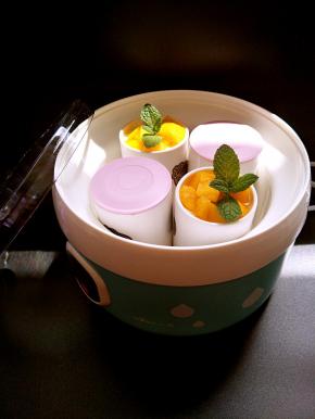 加点时令水果更加丰富酸奶的口感。