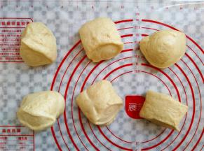 面团取出，分成6等份