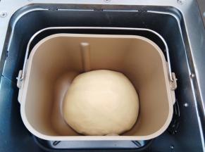 面团发酵30分钟，发大到2倍的样子