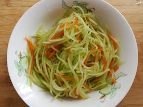 加入2克盐腌一下