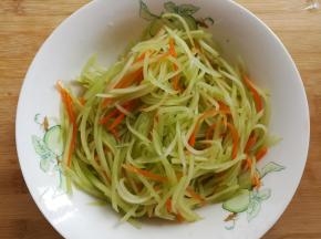 加入2克盐腌一下