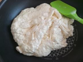 快速混合棉花糖和奶粉