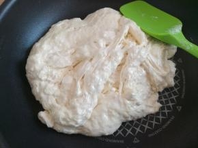 快速混合棉花糖和奶粉