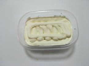 挤入一层奶油。