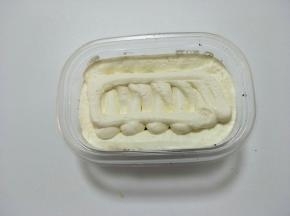 挤入一层奶油。