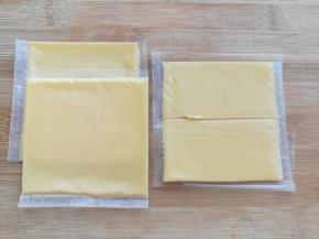 芝士片根据喜好随意切成想要的大小