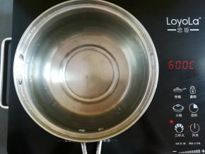 大火加热把水煮开