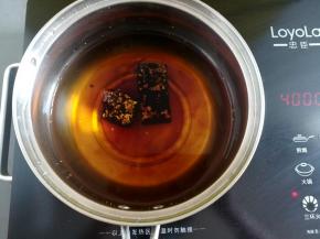 中火加热融化红糖